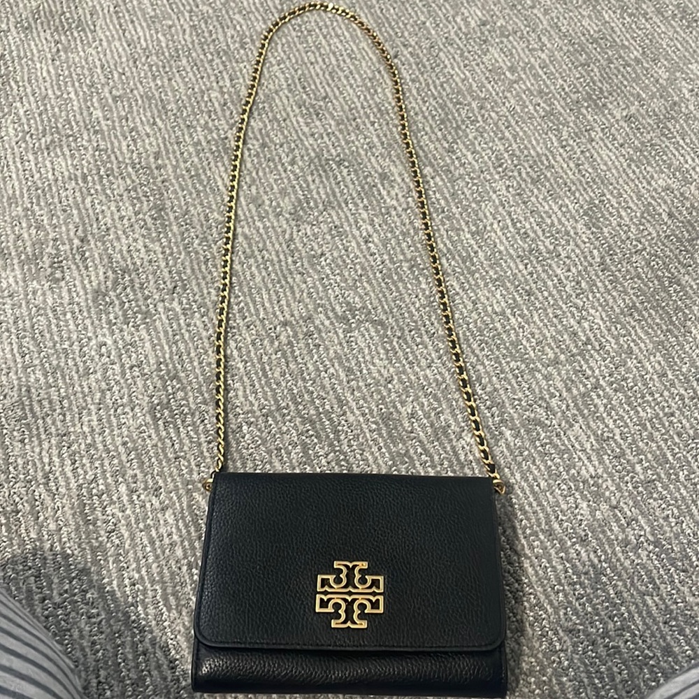 Tory Burch Brittan Crossbody! Amazing condition
